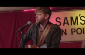 Ahead of regional tour, step into Travis Linville’s ‘Bar Room’