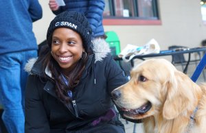 Elizabeth Warren’s golden retriever steals show in Iowa golden retriever