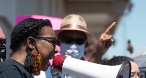 Black Lives Matter speakers spurn violence, but tensions flare for second night Black Lives Matter