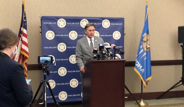 Paul Howell, Julius Jones