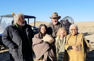 Kiowa elder bonds with 10-year-old actress on ‘News of The World’ movie set News of The World