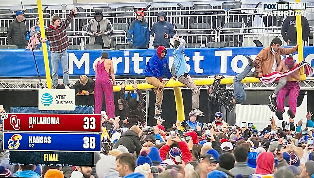 Sooners stumble to Kansas