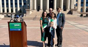 Rep. Cyndi Munson becomes Oklahoma’s first 2026 Democratic candidate for governor Cyndi Munson announces gubernatorial campaign Oklahoma
