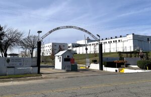 Recent book on lethal injections criticizes Oklahoma book on lethal injections Oklahoma